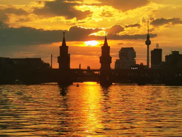 Berlin: Solar Powered Sunset Catamaran Cruise & Audio Guide - Boarding beside Oberbaum Bridge