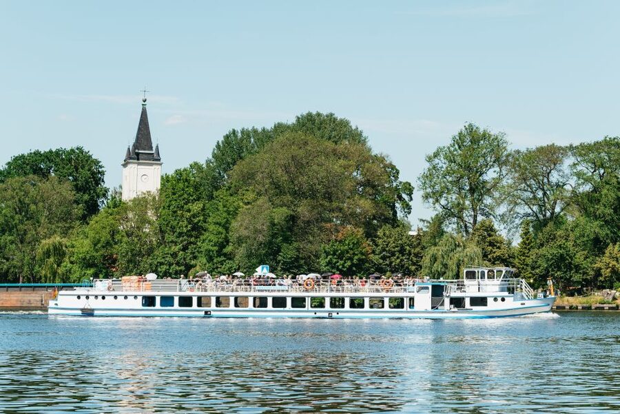 Berlin: Spree Boat Tour to Müggelsee - What the commentary adds, and where it falls short