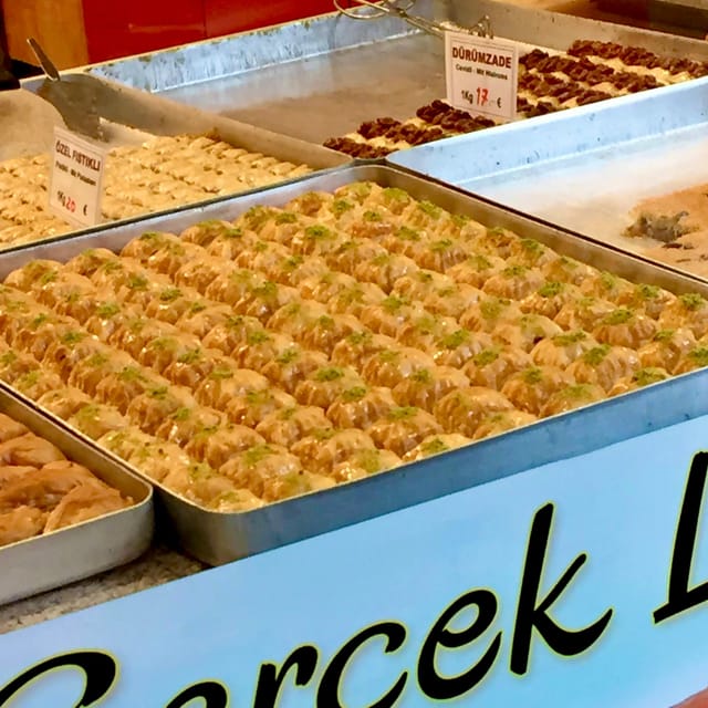 Berlin: Street Food Tour with 10 Tastings - Timing, walking, and what to bring