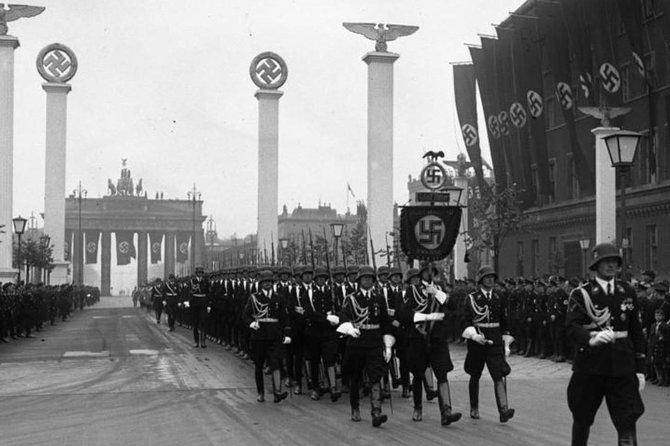 Berlin & The Third Reich Private Guided Tour - The Reichstag: from fire to modern parliament
