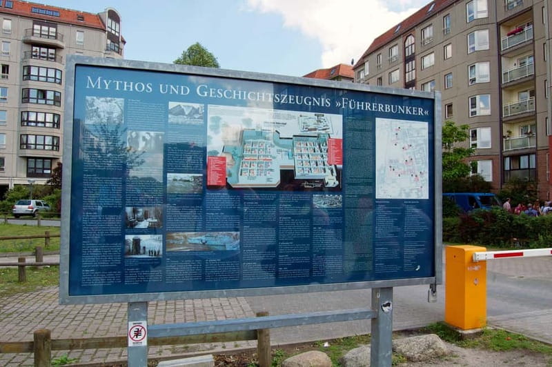 Berlin: Third Reich, Hitler, and WWII Walking Tour - The Reichstag and Brandenburg Gate during the final battle