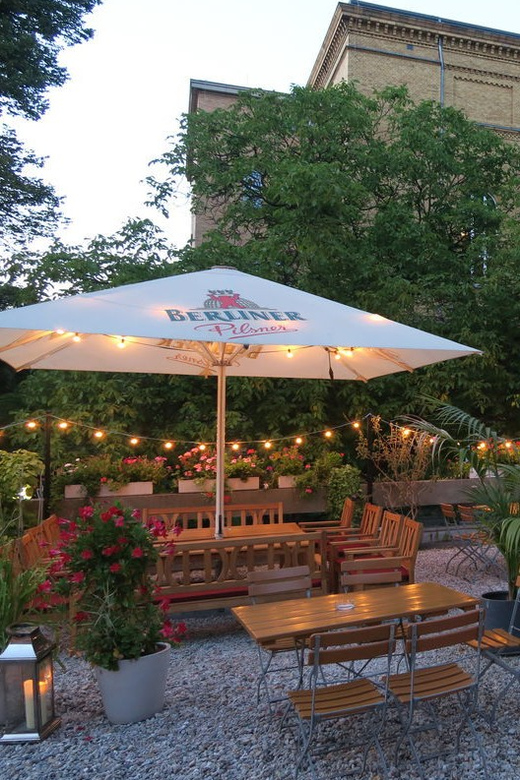 Berlin: Ticket for Bar Jeder Vernunft - Theater & Restaurant - Why the location near Kurfürstendamm helps