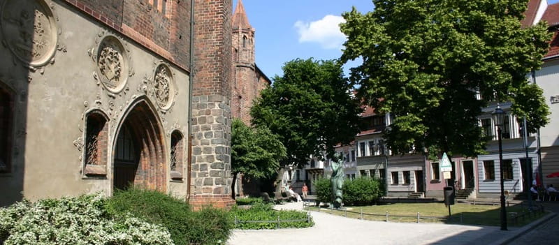 Berlin: Top Secret Berlin Guided Bike Tour - Berlin by bike: the key points