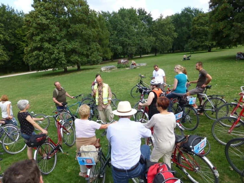 Berlin: Top Secret Berlin Guided Bike Tour - Green paths and waterside riding