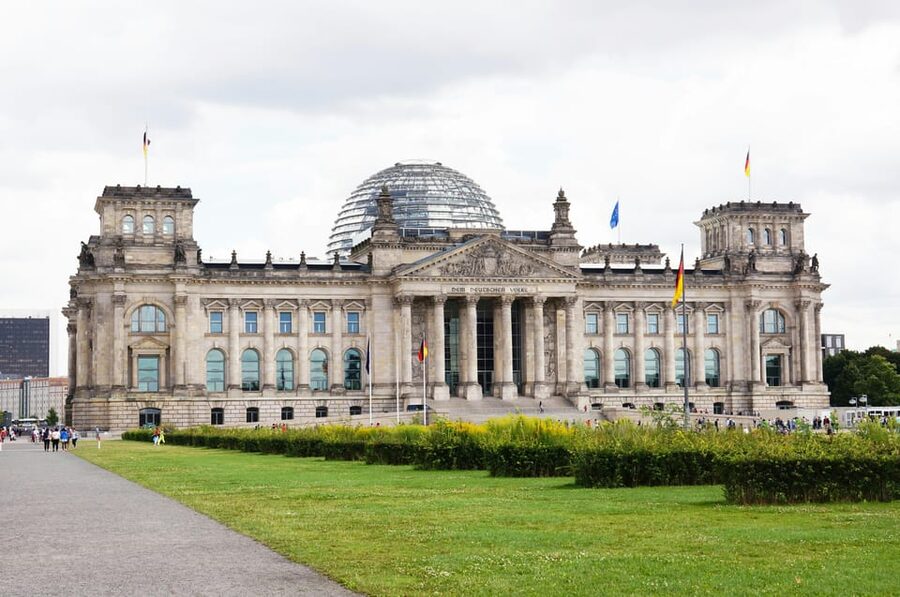 Berlin: Tour with Private Guide - Brandenburg Gate and the political heart of Berlin