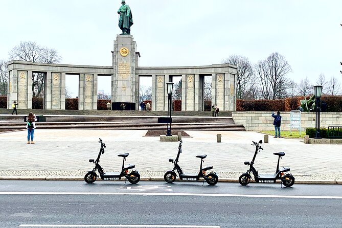 Berlin: Ultimate E-Scooter Adventure Tour - Brandenburg Gate and the Reichstag explain modern Berlin