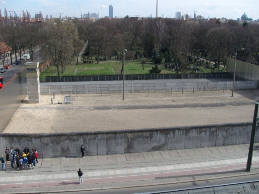Berlin Wall History Small Group Cycling Tour - Guides, group size, and language