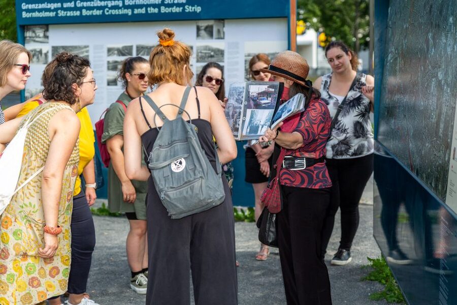 Berlin Wall: Small Group Guided Tour - Starting at Bornholmer Straße, where the Wall first opened