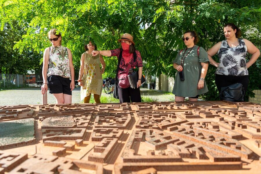 Berlin Wall: Small Group Guided Tour - Why the guide can make or break the experience