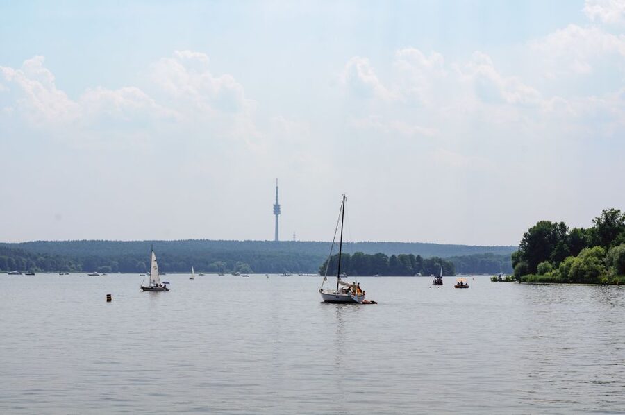 Berlin: World Heritage Cruise to Potsdam - Commentary, language, and the pace of the ride