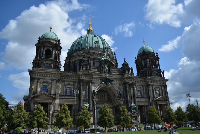 Best of Berlin with a licensed Guide - Unter den Linden and Prussian Berlin