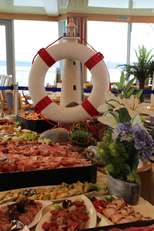 Biggesee: XXL Boat Ride with All-Inclusive Brunch Buffet - What is included in the $70 price