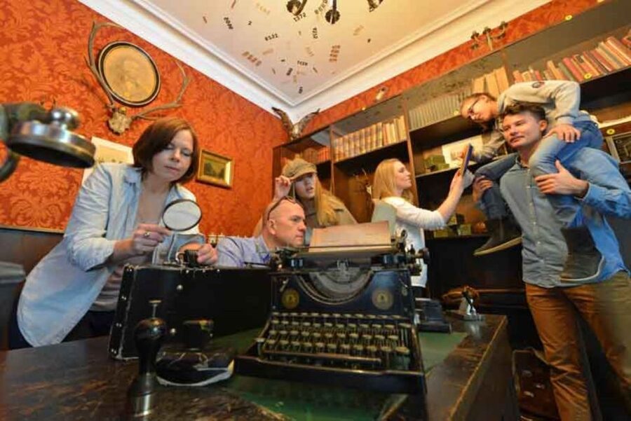 Bonn: Escape Room Games - Robin: Rescue the maiden and help the poor