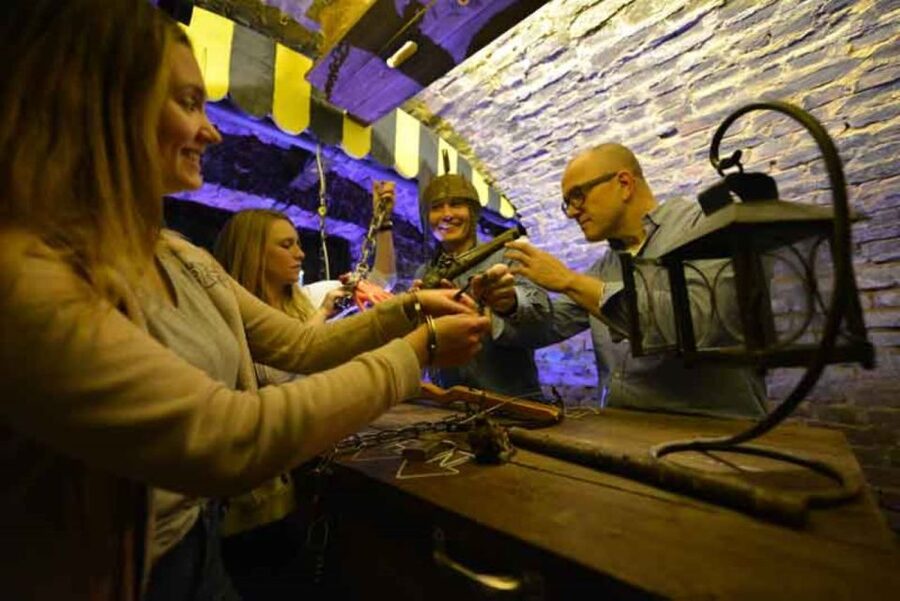 Bonn: Escape Room Games - Inside the 60-minute puzzle session