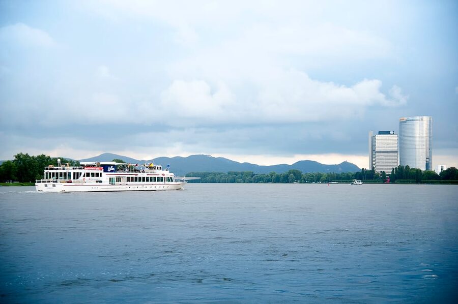 Bonn: Evening Sightseeing Cruise on the Rhine River - Why Bonn looks different from the Rhine