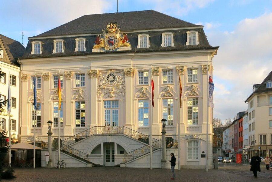 Bonn: Private Guided Walking Tour - The Electoral Palace and Bonn’s grand public face