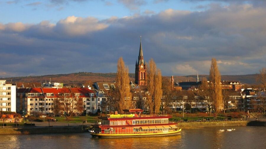 Bonn: Private Guided Walking Tour - Bonn Minster and two medieval coronations