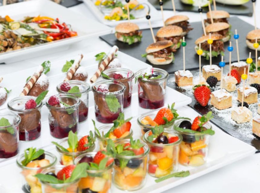 Bonn: Sunday Brunch Buffet with Cologne live music - Key points to know before booking