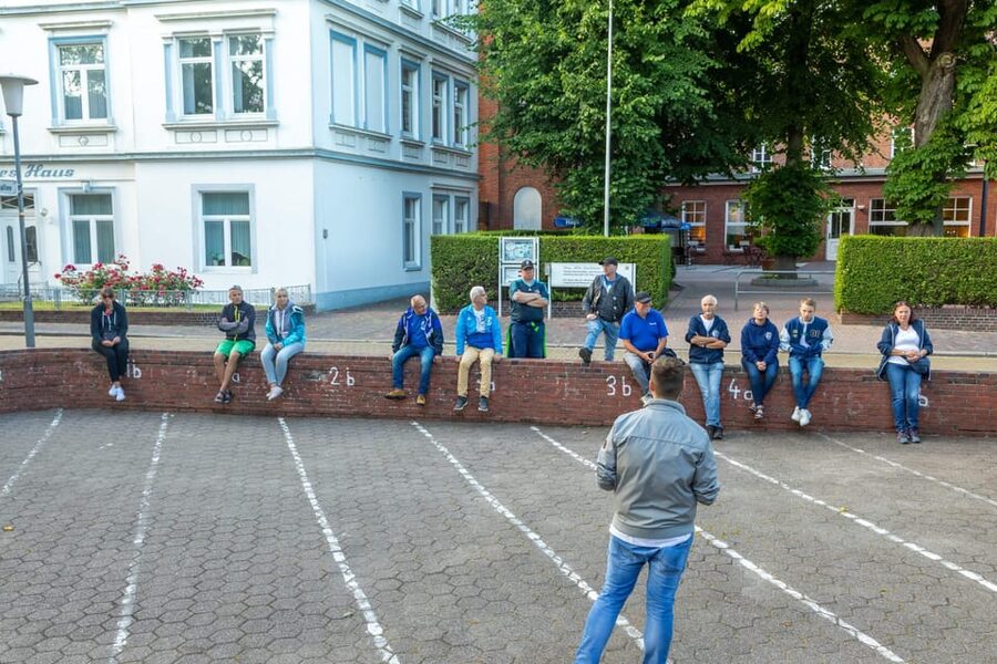 Borkum: Guided Tour with a Local Guide - Who should choose Maxi’s Stadtloopke?