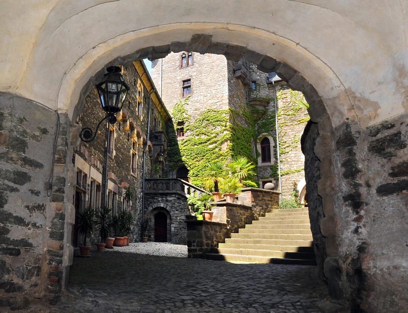 Braunfels: Guided Tour of the Fairytale Castle Braunfels - Starting in the Courtyard at Schloss Braunfels