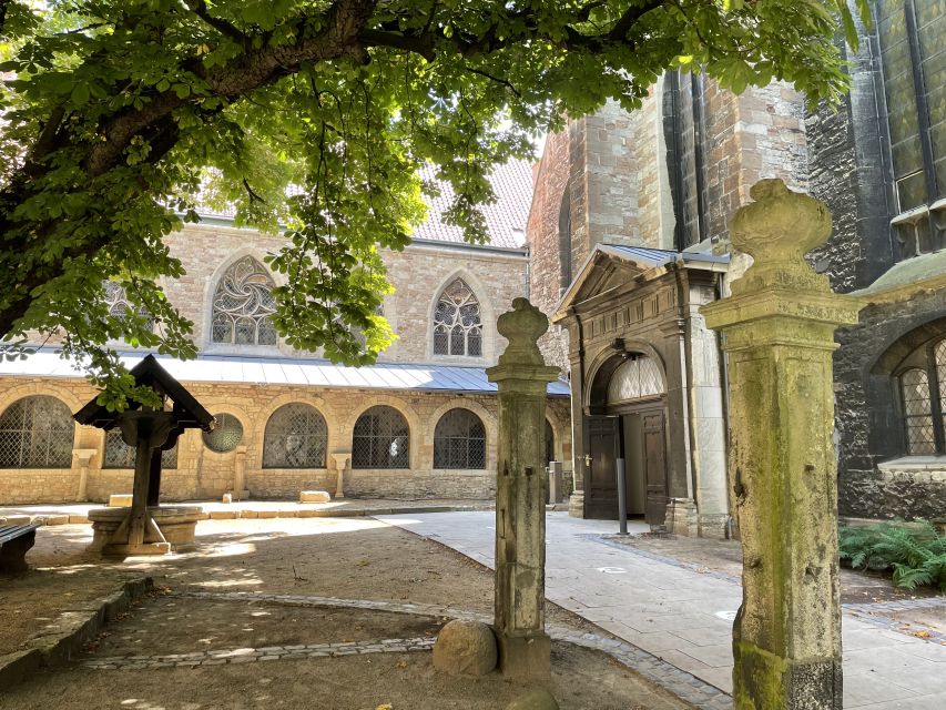 Braunschweig: Private Tour through the history of crime - Reading Brunswick Cathedral beyond its architecture
