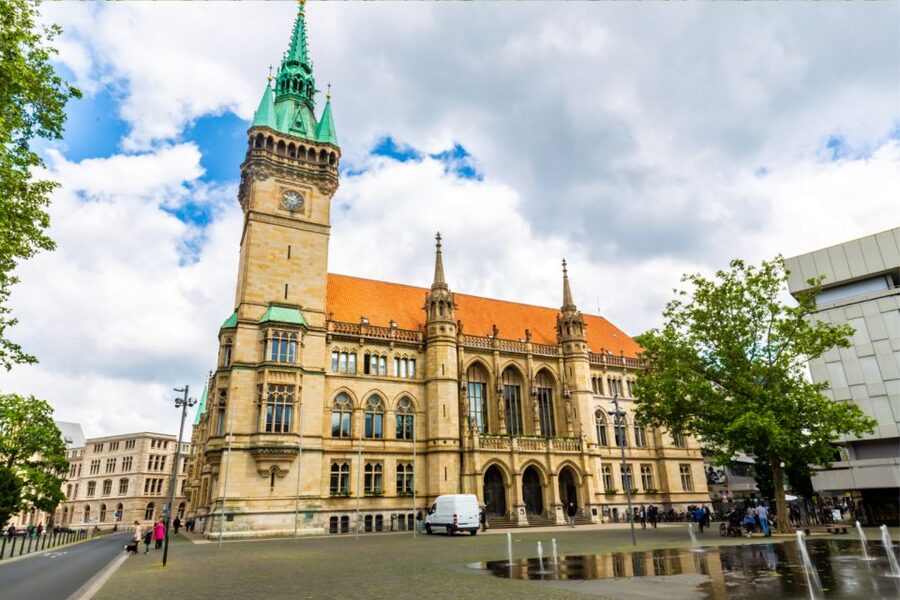 Braunschweig: Scavenger Hunt Self-Guided Walking Tour - How the experience works for families