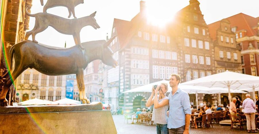 Bremen: City Center Guided Walking Tour - The market square: Bremen’s essential first look