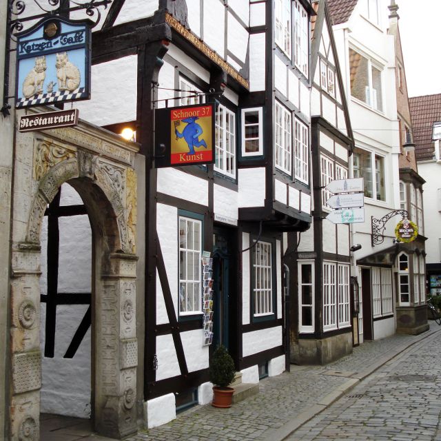 Bremen: Old Town Tour with Costumed Performer & Tour Guide - Key points to know before you go
