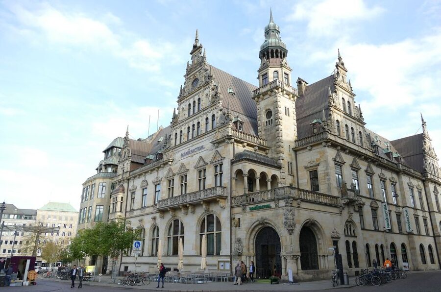 Bremen: Outdoor Escape Game in the Old Town - Meeting at Martinistraße and Langenstraße
