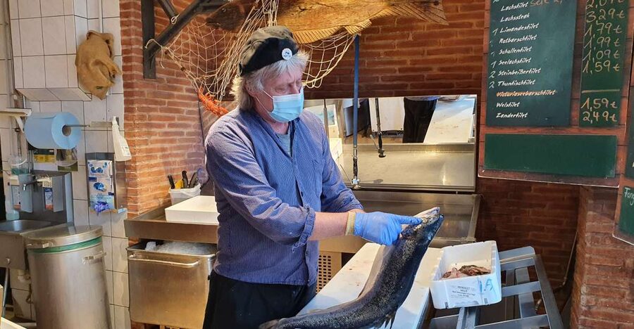 Bremerhaven: Fish Bite Guided Walking Tour - Fiedler’s fish market Anno 1906