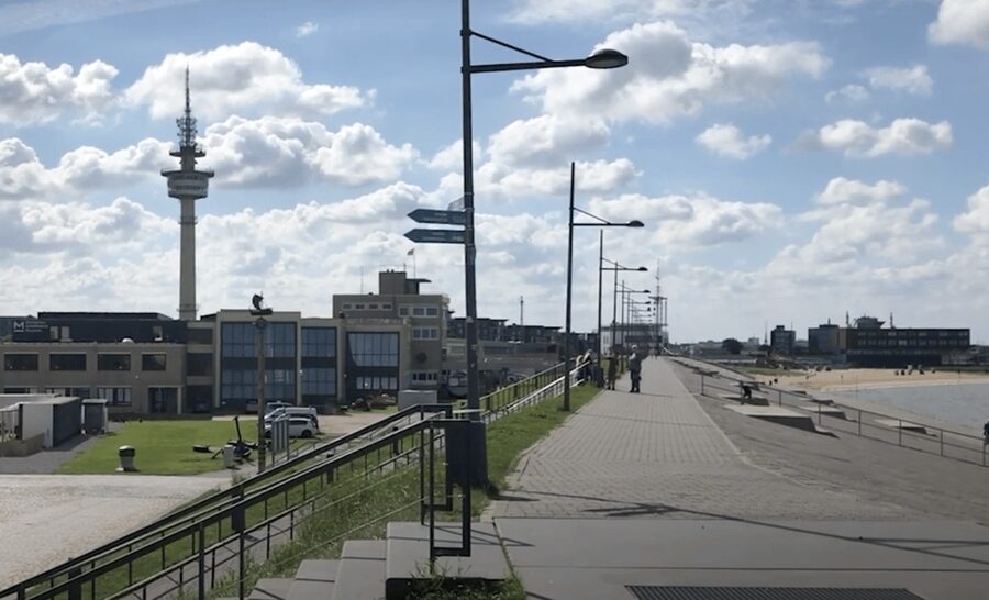 Bremerhaven: Sailor's yarn, legends and sea walking tour - A guide-led experience with a personal feel