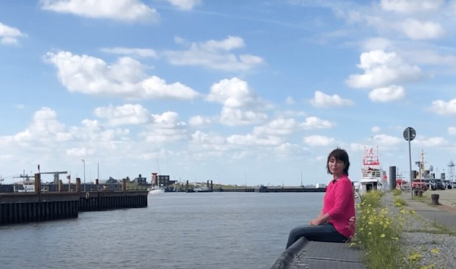 Bremerhaven: Sailor's yarn, legends and sea walking tour - The two-hour pace and who will enjoy it most