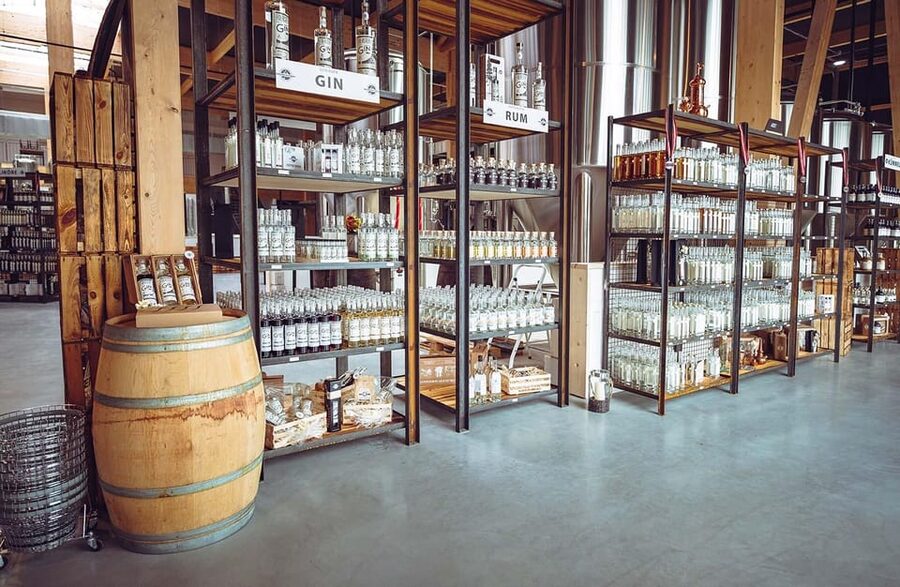 Brewery tour with guide! - Storage, filling, and the automatic bottling system