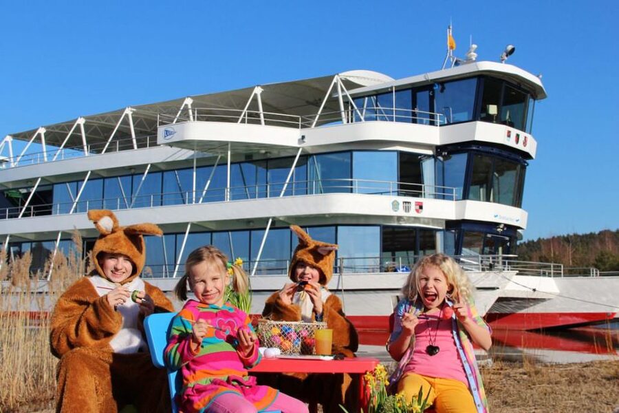 Brombachsee: Ship Tour on the Trimaran "MS Brombachsee" - Franconian food and drink onboard
