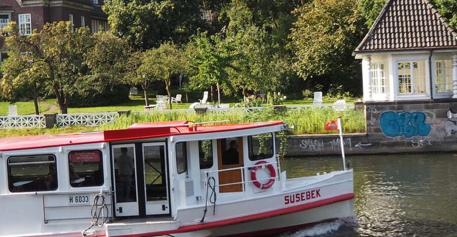 Celebs, Waterfronts and Nature Cycle Tour - Around the Außenalster, Hamburg opens up