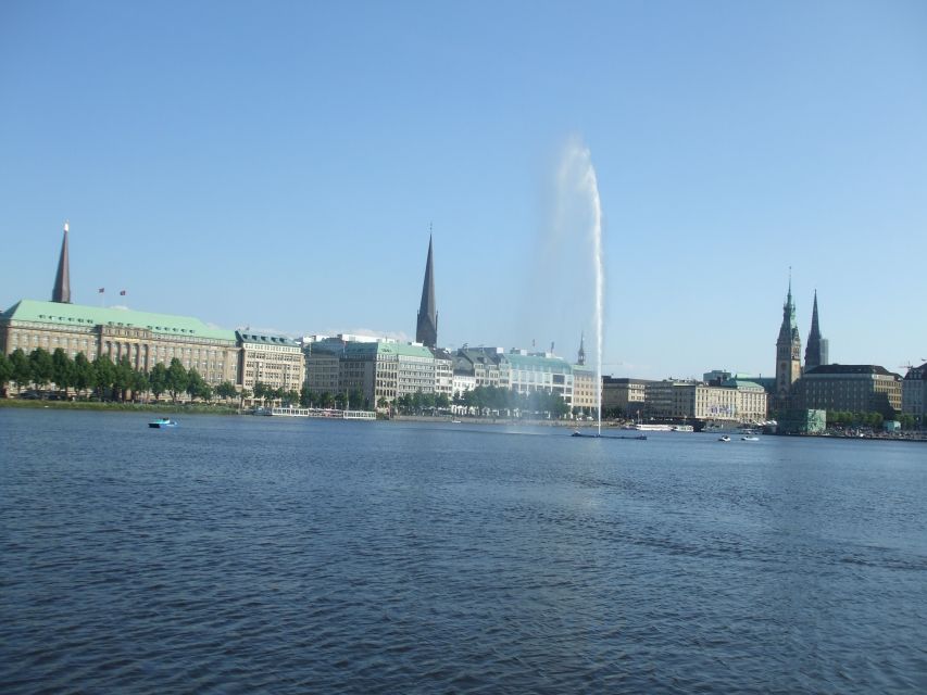 Celebs, Waterfronts and Nature Cycle Tour - Canals, Uhlenhorst, and the Blue Mosque
