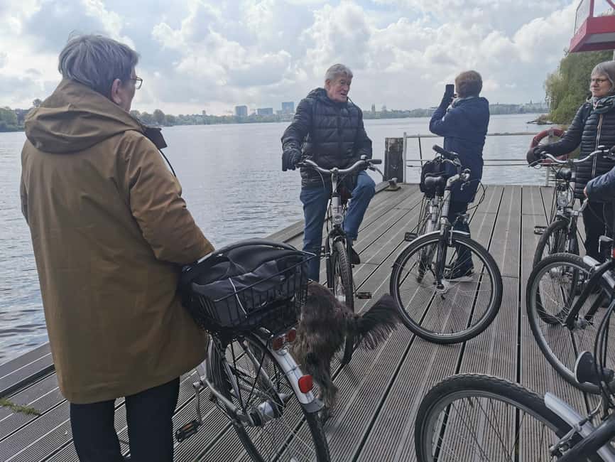 Celebs, Waterfronts and Nature Cycle Tour - Feenteich, Schwanenwijk, and Mundsburg Bridge