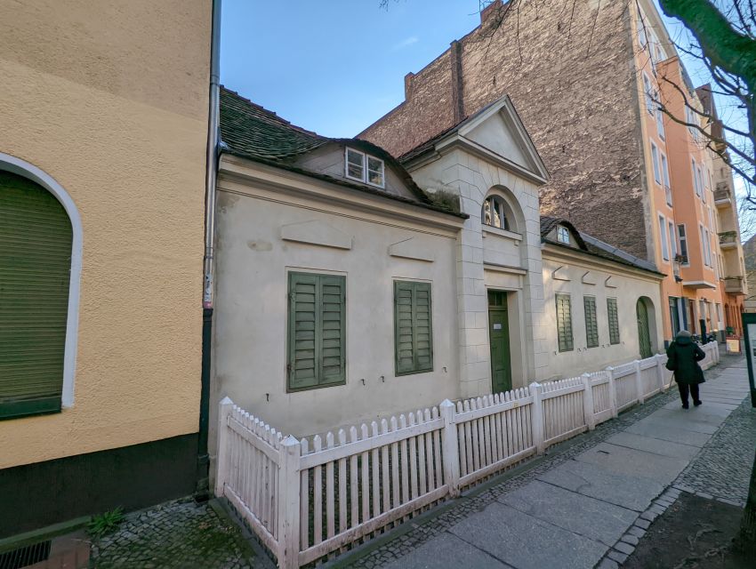Charlottenburg: 2-Hour City Walking Tour - The Guide’s Role and the German-Language Format