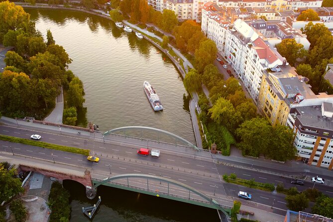 City lounge trip with the lounge ship through Berlin - Who will enjoy this cruise most?