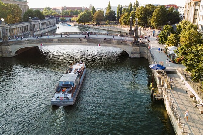 City lounge trip with the lounge ship through Berlin - What you see along the Spree