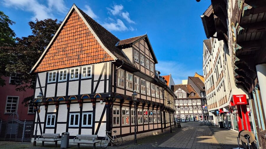 City tour Braunschweig: diverse and full of surprises. - Burgplatz, the Lion, and the city’s medieval center