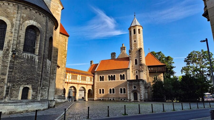 City tour Braunschweig: diverse and full of surprises. - Martinikirche and the old town market