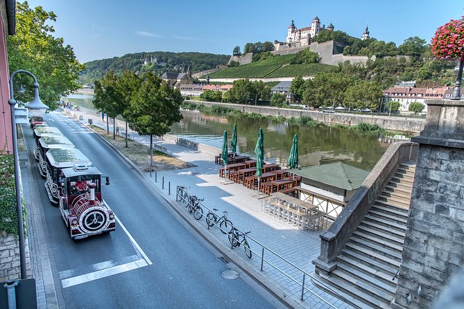 City tour through Würzburg with the Bimmelbahn - The Driver and the Feel of the Ride