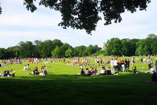 Classic Mike's Bike Tour daily @ 11.30 incl Beer Garden & Surfers - Along the Isar to Friedensengel