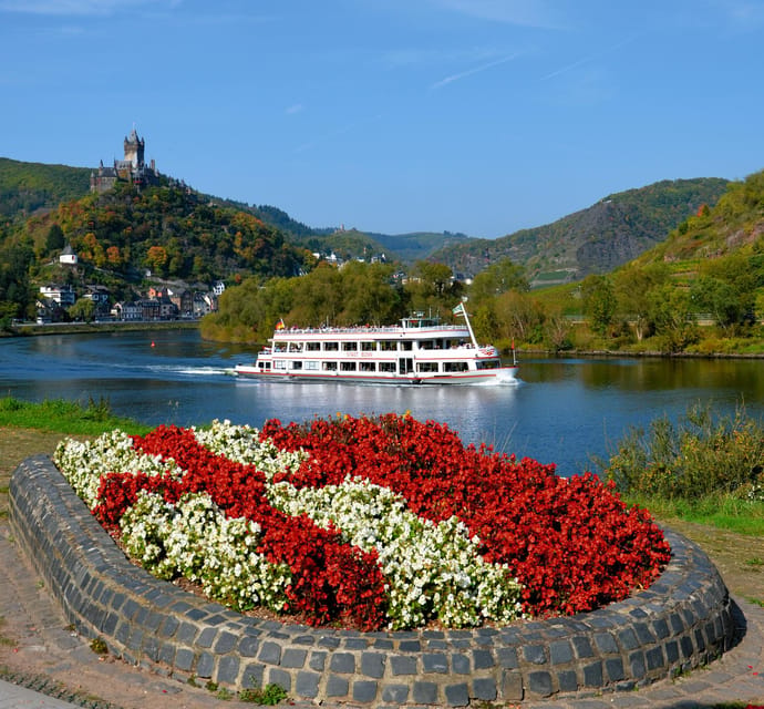 Cochem: Panorama-Schiff-Tour 1 Stunde bis Ernst und zurück - Vineyards, Brauselay, and the approach to Ernst