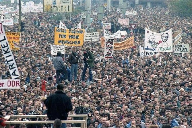 Cold War, Berlin Wall, Spies and the East Side Gallery - Friedrichstrasse Station and the Palace of Tears