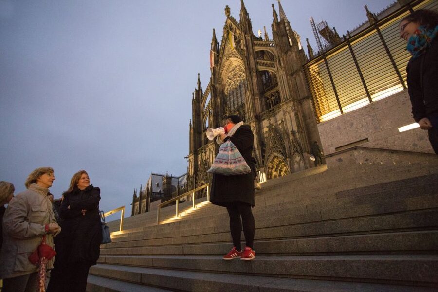 Cologne: 1.5-Hour Comedy Bus Tour - How This Compares With a Traditional City Tour