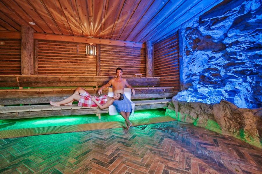 Cologne: 1-day ticket for the Aqualand adventure pool including sauna world - Starting with the nine slides