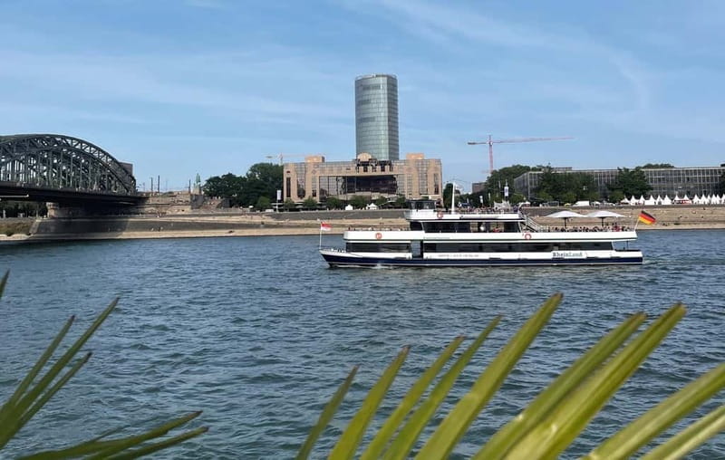 Cologne: 1-hour Rhine Cruise in Cologne - Daytime commentary or evening lounge music