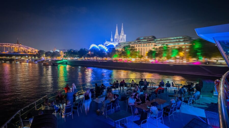 Cologne: 2-Hour Evening Cruise on the Rhine River - Open deck or indoor seating?